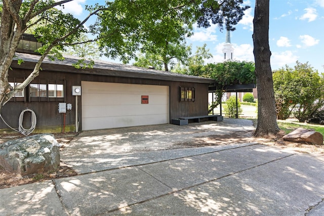1703 E Barbara St, Tyler, TX 75701 - garage featuring concrete driveway