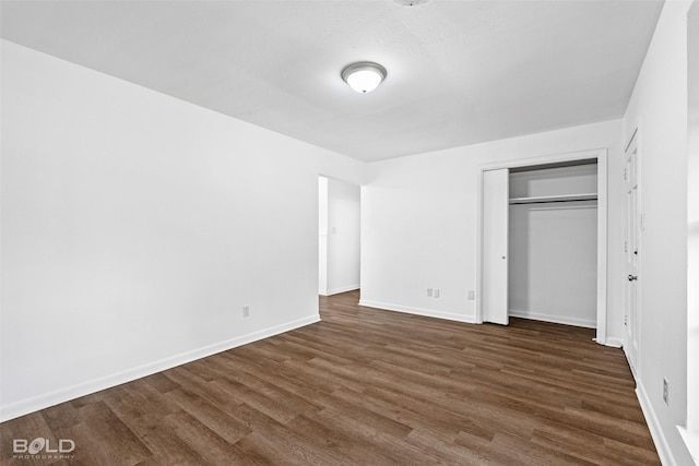 2541 Mecom Dr, Shreveport, LA 71104 - unfurnished bedroom with dark wood-style flooring, baseboards, and a closet