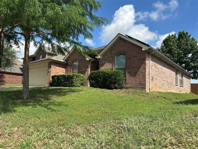 424 Shady Shore Ln, Crowley, TX 76036 - single story home featuring a garage, brick siding, and a front yard
