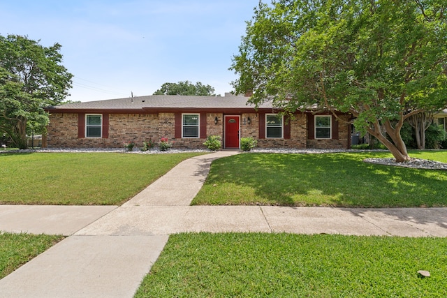3100 Jomar Dr, Plano, TX 75075 - ranch-style house with a front yard and brick siding
