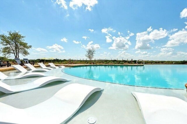 6313 Savannah Oak Trl, Flower Mound, TX 76226 - view of pool featuring an infinity pool