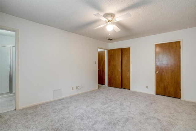 6417 Winifred Dr, Fort Worth, TX 76133 - unfurnished bedroom with carpet floors, a textured ceiling, ensuite bathroom, and ceiling fan
