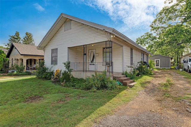 2610 Columbus Ave, Fort Worth, TX 76164 - view of front facade with a porch, driveway, and a front lawn