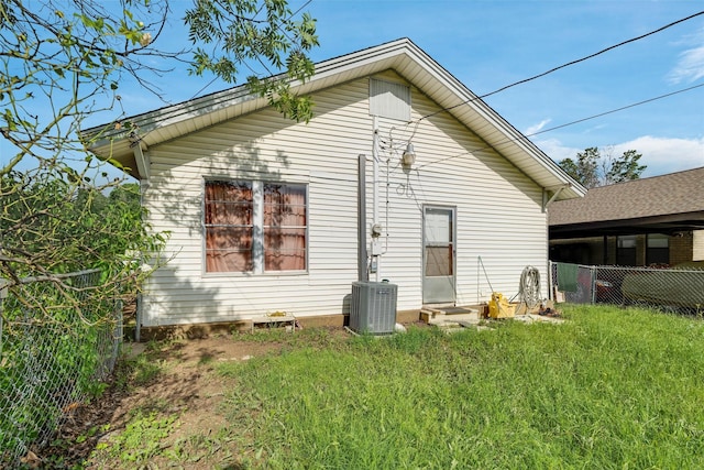 2610 Columbus Ave, Fort Worth, TX 76164 - rear view of house featuring central AC