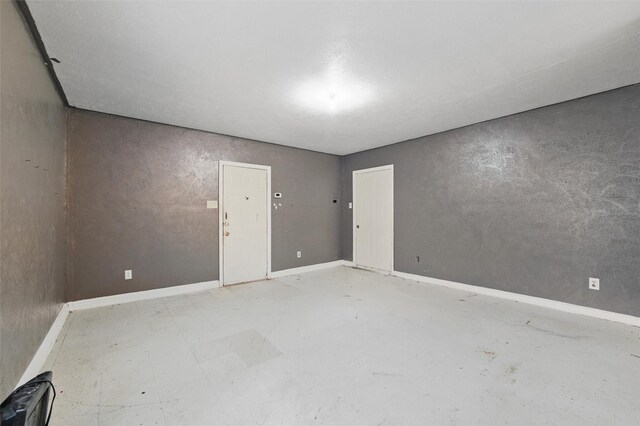 2610 Columbus Ave, Fort Worth, TX 76164 - unfurnished room with baseboards