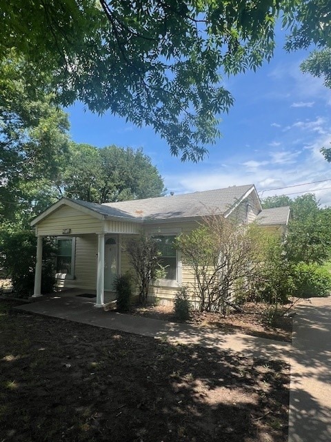 218 Wight St, Roxton, TX 75477 - view of side of home with a shingled roof
