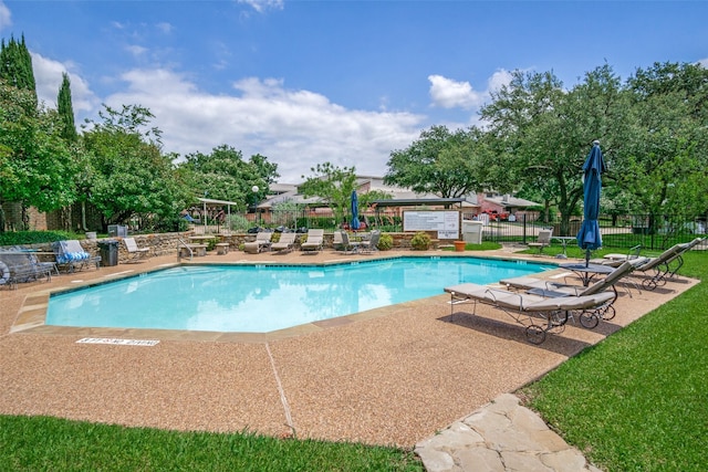1112 Forest Creek St, Benbrook, TX 76126 - community pool with a patio