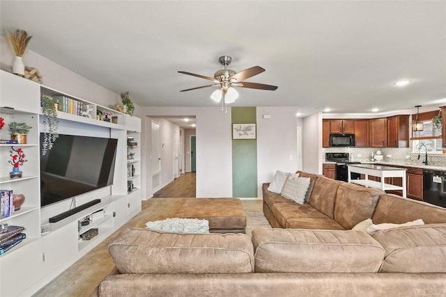 9104 Lookout Pt, Fort Worth, TX 76179 - living area featuring a ceiling fan, built in shelves, recessed lighting, and baseboards