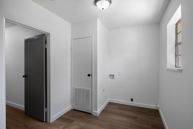 1538 N Hill Ave, Tyler, TX 75702 - laundry room featuring wood finished floors and baseboards