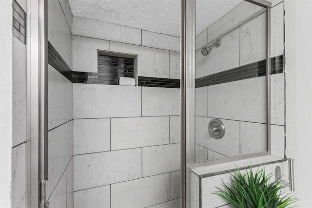 4910 Crest Dr, Arlington, TX 76017 - bathroom with a tile shower and a textured ceiling