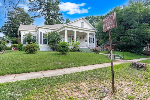 530 Kirby Pl, Shreveport, LA 71104 - greek revival inspired property featuring a porch and a front yard