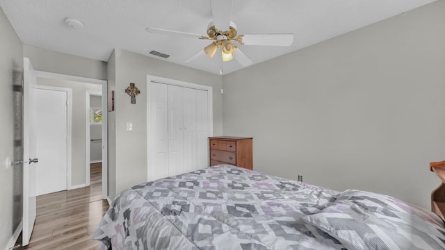 239 N 10th St, Jacksboro, TX 76458 - bedroom featuring wood finished floors, a closet, and ceiling fan