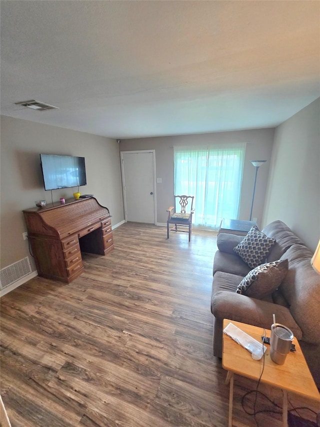 9474 Poinsetta Dr, Shreveport, LA 71118 - living area with wood finished floors and baseboards