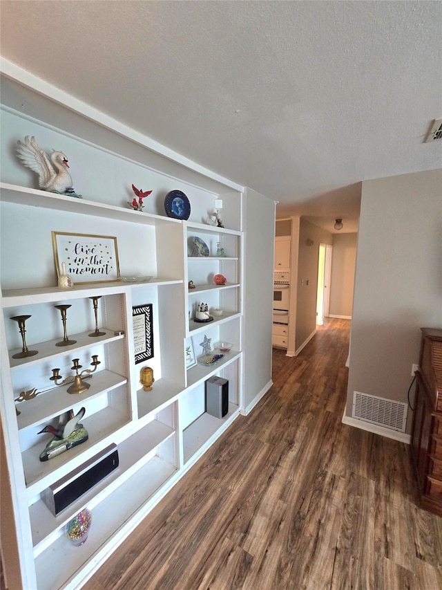 9474 Poinsetta Dr, Shreveport, LA 71118 - hallway featuring a textured ceiling, wood finished floors, and baseboards