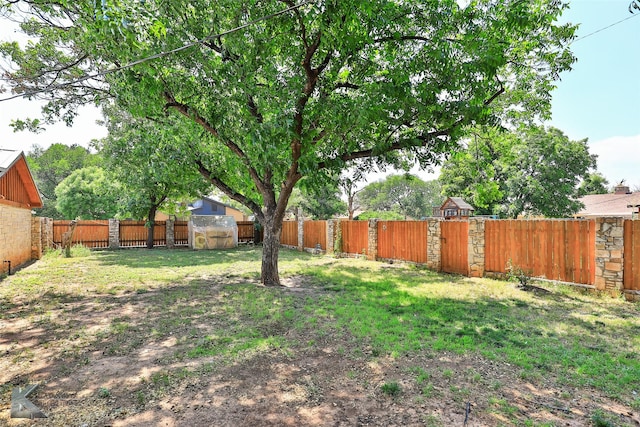 920 SW 3rd St, Hamlin, TX 79520 - view of yard
