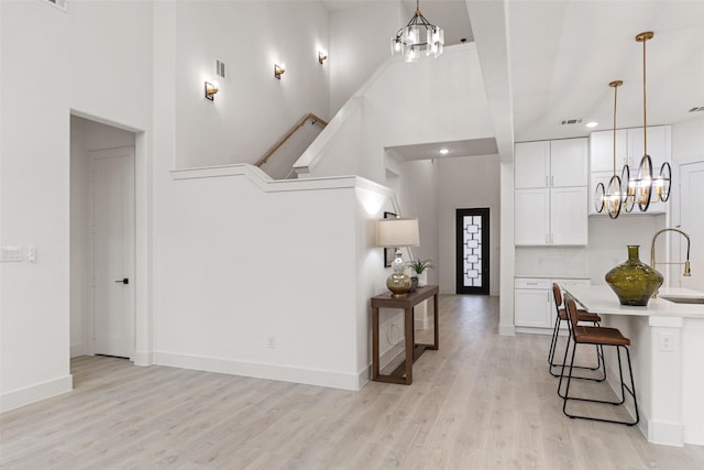 5634 Barkridge Dr, Granbury, TX 76048 - living area with a chandelier, light wood finished floors, a towering ceiling, recessed lighting, and baseboards