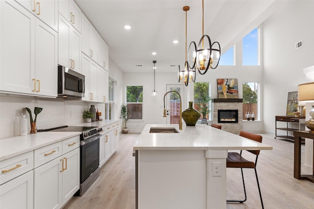 5634 Barkridge Dr, Granbury, TX 76048 - kitchen with stainless steel appliances, open floor plan, recessed lighting, tasteful backsplash, and light wood finished floors