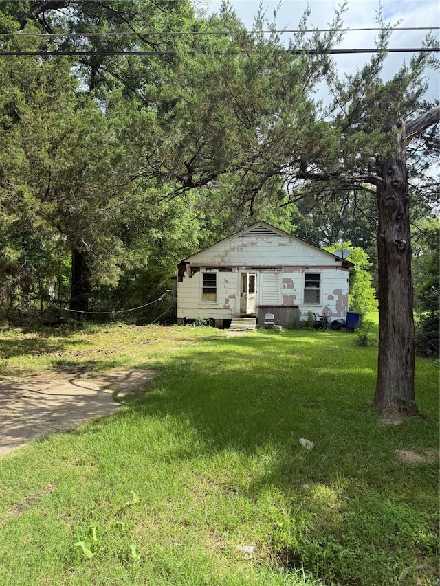148 Barlow St, Shreveport, LA 71106 - view of green lawn featuring entry steps