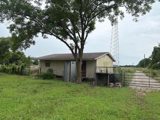 6827 Ensign Rd, Ennis, TX 75119 - view of rear view of house