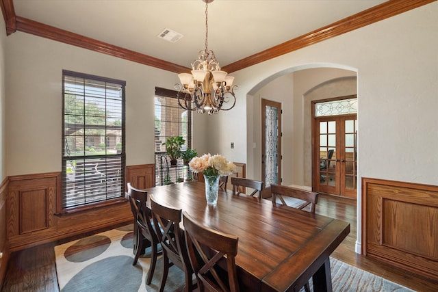 1205 Platte Dr, Mansfield, TX 76063 - dining area featuring arched walkways, wood finished floors, ornamental molding, a wainscoted wall, and healthy amount of natural light
