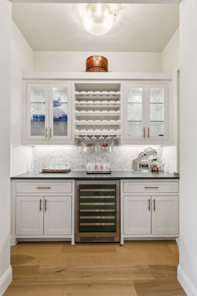 32 Katie Ln, Trophy Club, TX 76262 - indoor dry bar featuring beverage cooler, decorative backsplash, light wood finished floors, and baseboards