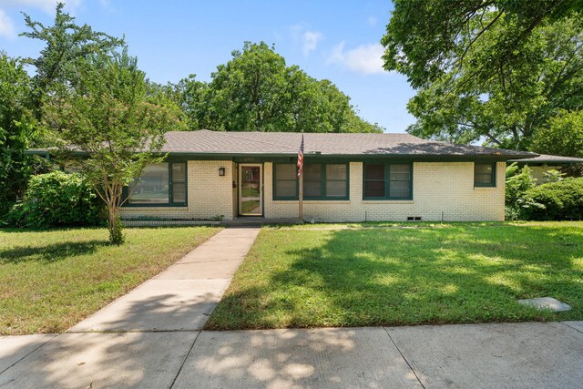 6908 Park Place Dr, Richland Hills, TX 76118 - single story home with brick siding and a front yard