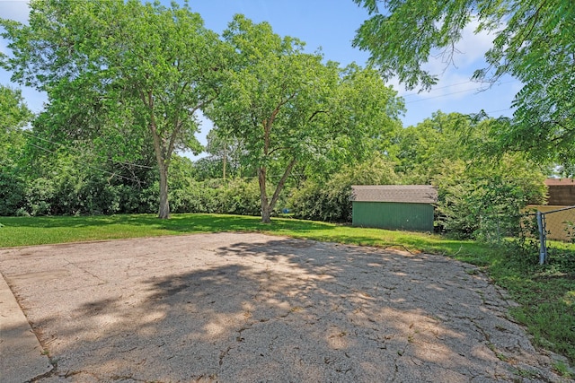 6908 Park Place Dr, Richland Hills, TX 76118 - view of yard featuring an outbuilding