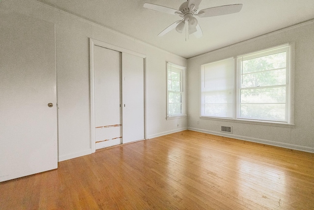 6908 Park Place Dr, Richland Hills, TX 76118 - unfurnished bedroom with light wood finished floors, a closet, a ceiling fan, and baseboards