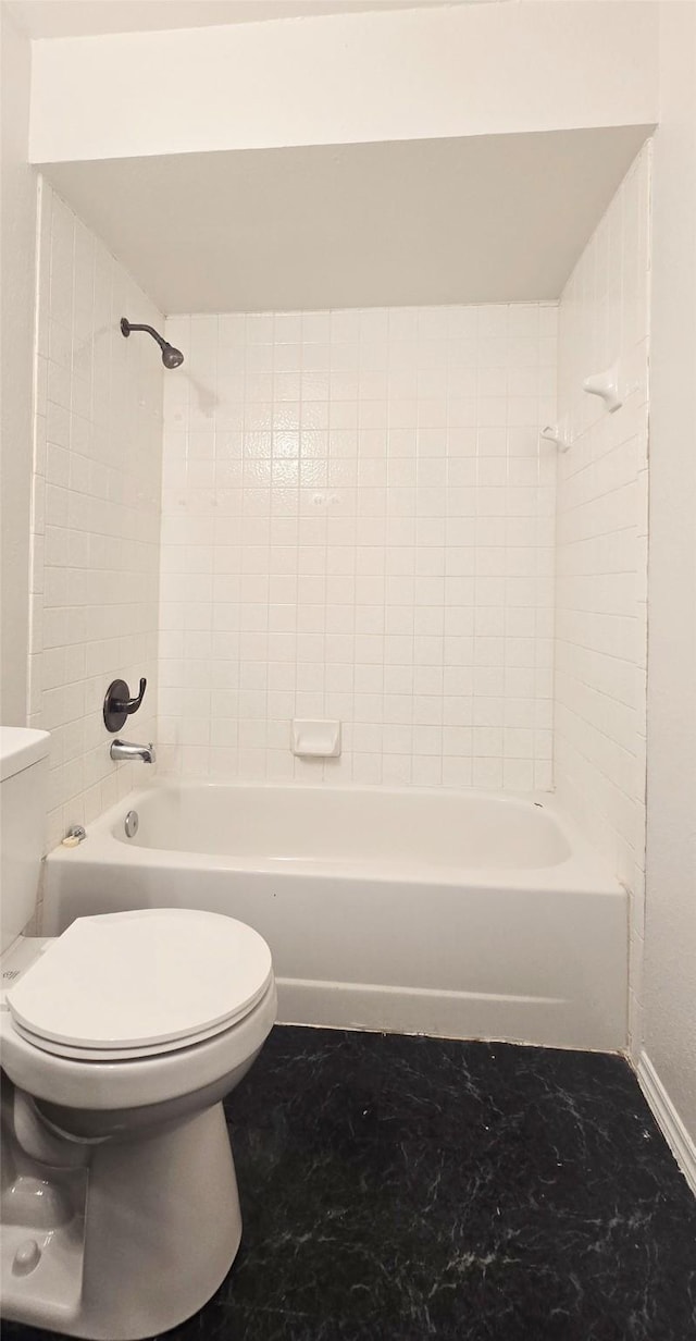 510 E Stone Cir, Wylie, TX 75098 - bathroom with toilet, shower / washtub combination, and baseboards
