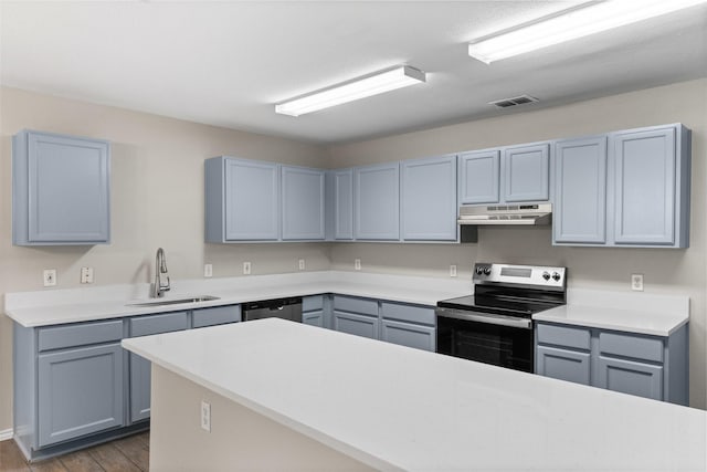 1817 Cedarbriar Dr, Mesquite, TX 75181 - kitchen with stainless steel appliances, a sink, under cabinet range hood, wood finished floors, and light countertops