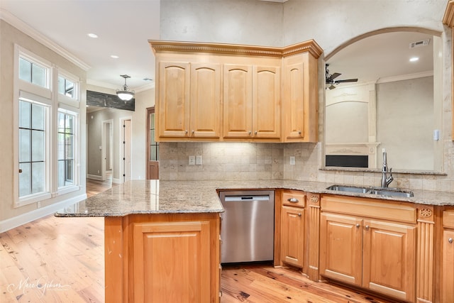145 Carondelet Ct, Bossier City, LA 71111 - kitchen featuring dishwasher, a sink, a ceiling fan, light wood-style floors, and crown molding
