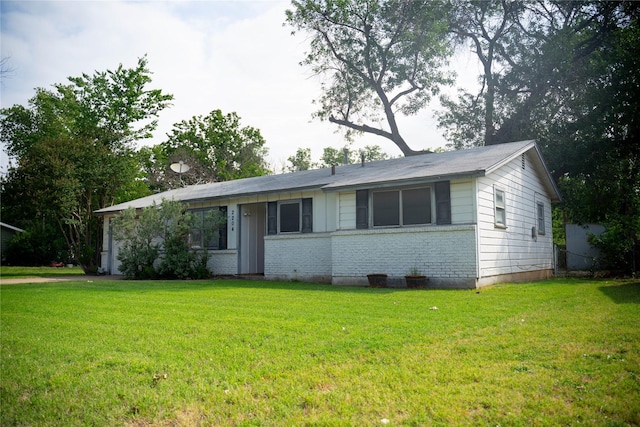 2204 13th St, Brownwood, TX 76801 - single story home with a front yard and brick siding