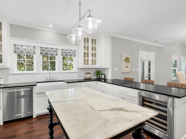 411 Jordan Farm Cir, Rockwall, TX 75087 - kitchen with dishwasher, a sink, beverage cooler, a peninsula, and white cabinets
