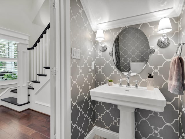 411 Jordan Farm Cir, Rockwall, TX 75087 - bathroom with wallpapered walls, wood finished floors, and ornamental molding