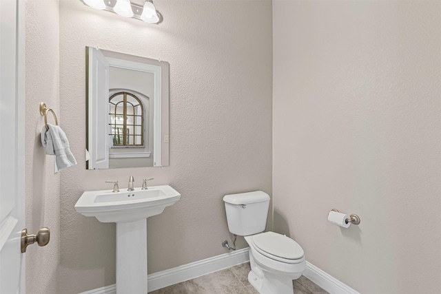 945 Colby Bluff Dr, Rockwall, TX 75087 - bathroom featuring toilet, tile patterned floors, and baseboards