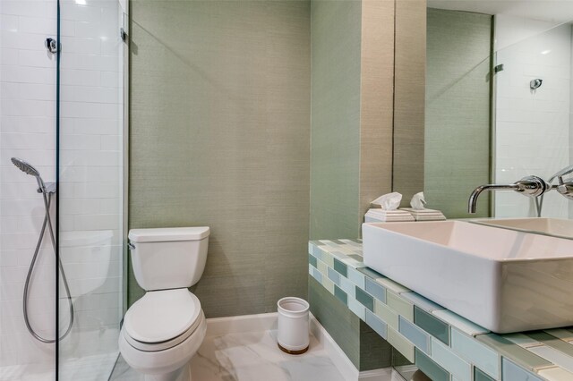 2800 Amherst Ave, University Park, TX 75225 - bathroom with toilet, a tile shower, vanity, and marble finish floors