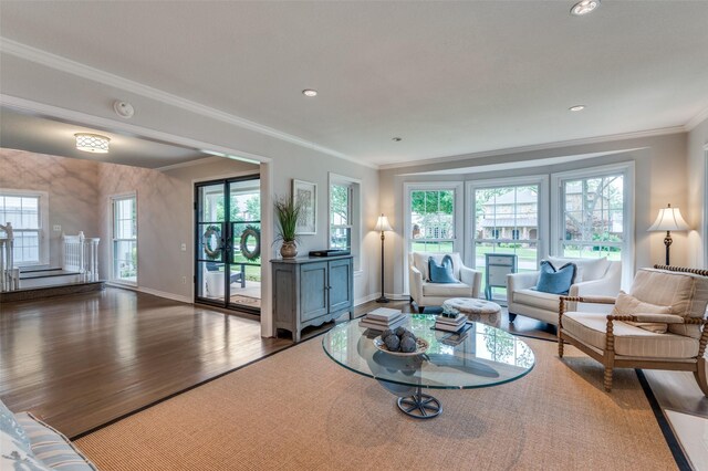 2800 Amherst Ave, University Park, TX 75225 - living room featuring baseboards, plenty of natural light, wood finished floors, crown molding, and recessed lighting