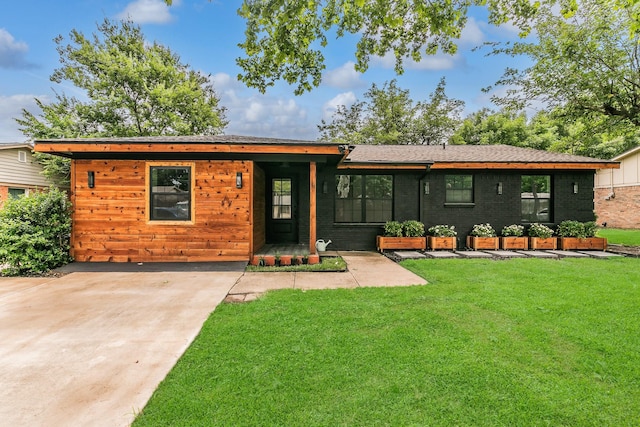 5809 Westhaven Dr, Fort Worth, TX 76132 - view of front of property with a front lawn
