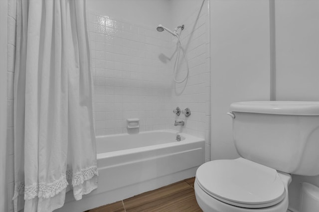 13734 Riverview Dr, Woodway, TX 76712 - full bathroom featuring shower / tub combo, toilet, and wood finished floors