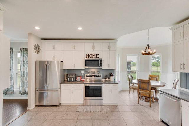 15393 Armstrong Rd, Terrell, TX 75160 - kitchen featuring stainless steel appliances, a chandelier, crown molding, backsplash, and white cabinets