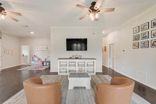 15393 Armstrong Rd, Terrell, TX 75160 - living area featuring ceiling fan, dark wood finished floors, crown molding, recessed lighting, and baseboards