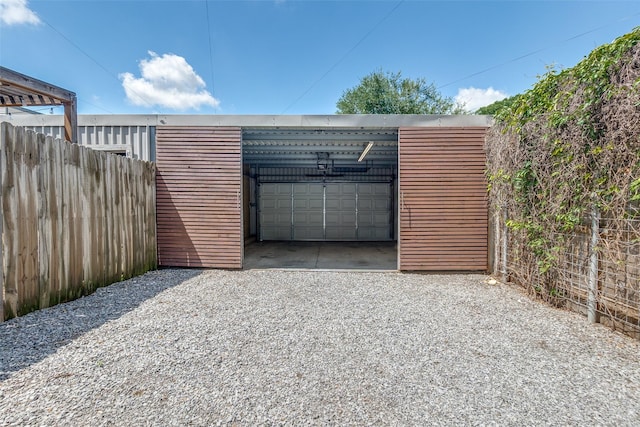 1811 S Ervay St, Dallas, TX 75215 - garage with gravel driveway