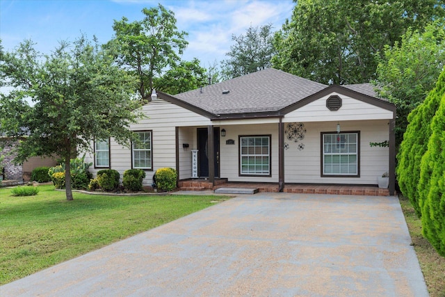 427 Paddy St, Mesquite, TX 75149 - single story home featuring a shingled roof and a front yard