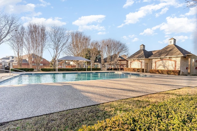 6702 Amesbury Ln, Rowlett, TX 75089 - community pool with a patio area