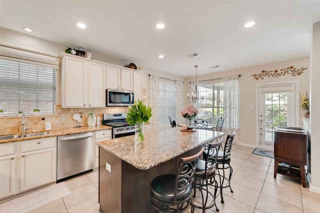 6702 Amesbury Ln, Rowlett, TX 75089 - kitchen with appliances with stainless steel finishes, a sink, light tile patterned floors, tasteful backsplash, and recessed lighting