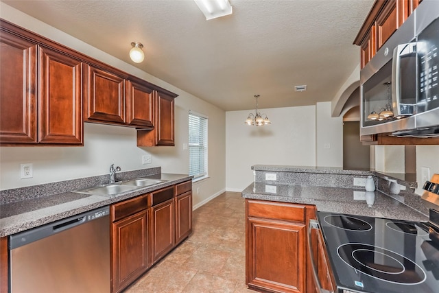 7660 Hollow Forest Dr, Fort Worth, TX 76123 - kitchen featuring appliances with stainless steel finishes, a sink, a chandelier, hanging light fixtures, and dark countertops