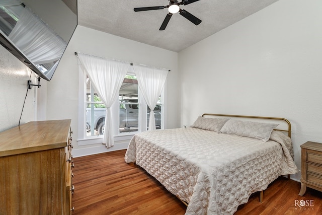 112 5th Ave, Coleman, TX 76834 - bedroom featuring wood finished floors, a textured ceiling, ceiling fan, lofted ceiling, and baseboards