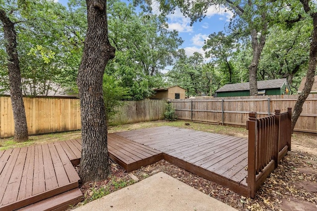 2109 Dartmouth Dr, Arlington, TX 76015 - wooden terrace with a fenced backyard