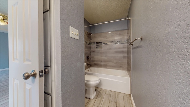 928 Thistle Ridge Ln, Arlington, TX 76017 - full bathroom with a textured wall, wood finish floors, toilet, and shower / tub combination