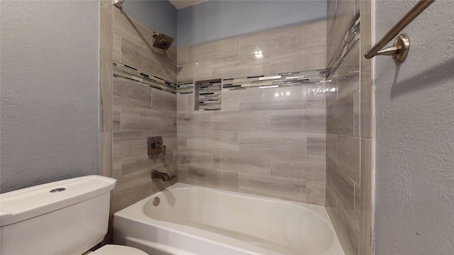 928 Thistle Ridge Ln, Arlington, TX 76017 - full bathroom featuring a textured wall, toilet, and shower / tub combination